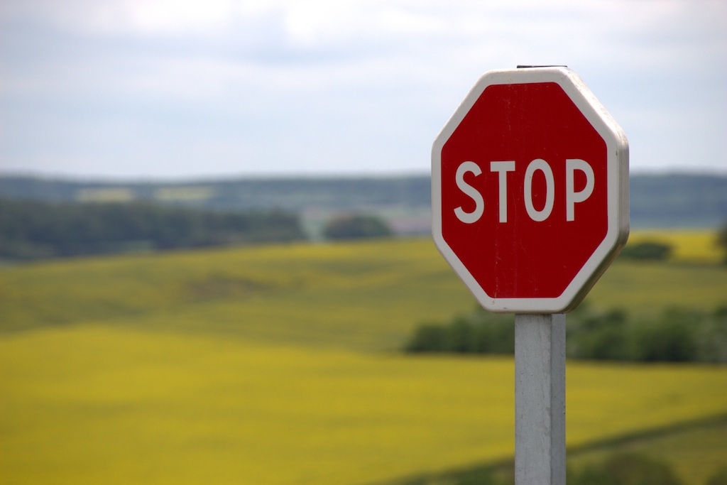 Perte de points : le recap - Non-respect de l’arrêt au Stop ou au feu rouge